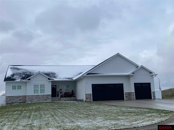 43 Legacy Ct, North Mankato, MN 56003