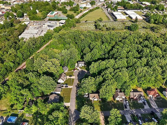 5th image of 212 Juanita Dr