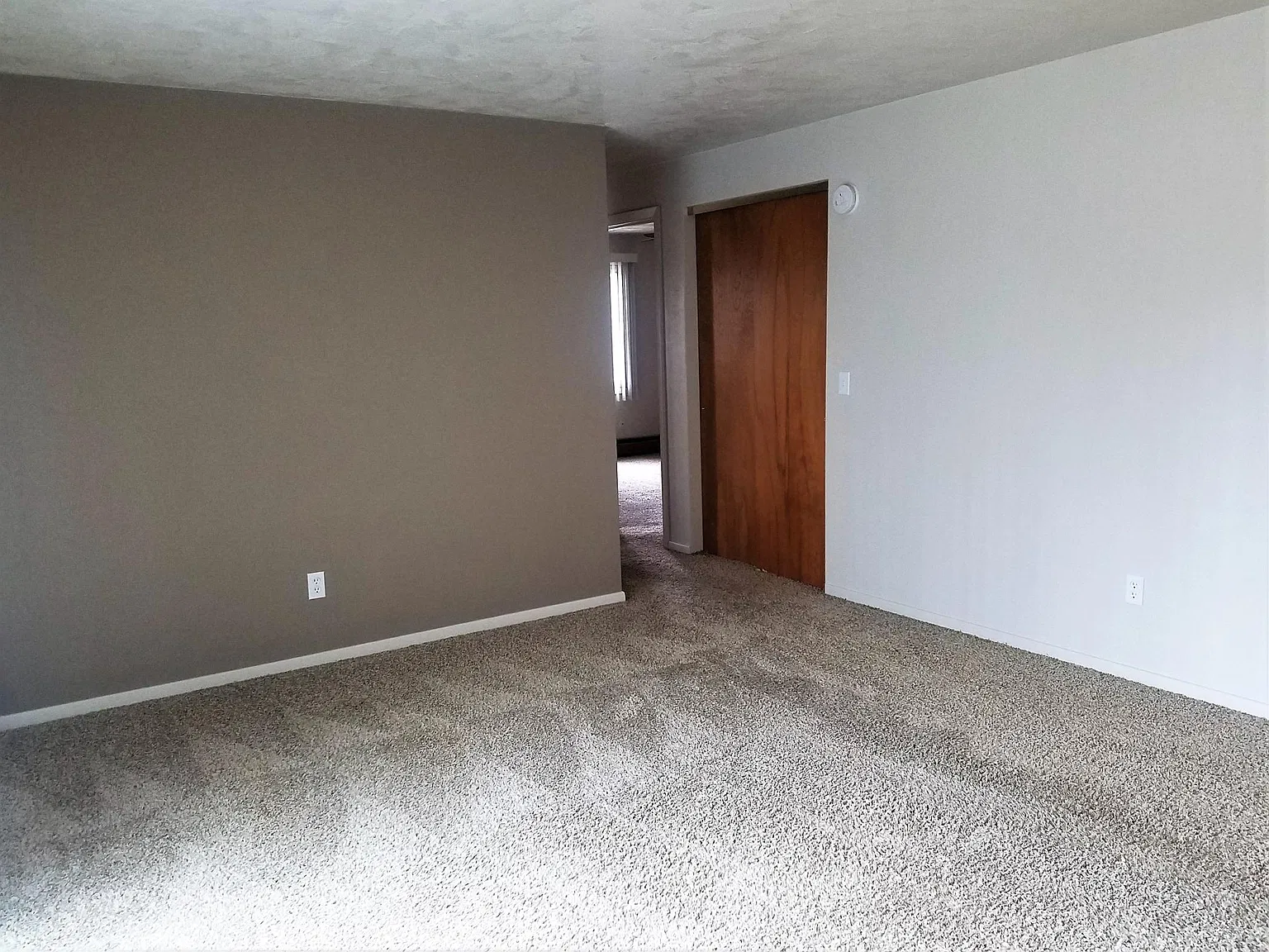2 bed, 750 sqft, $1,200 — Photo 2