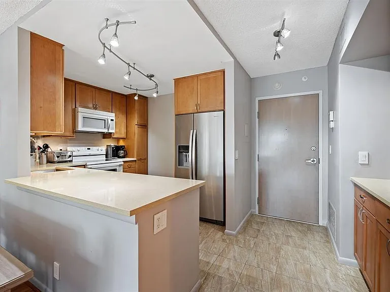 340 Sunset Dr #401 — Photo 7