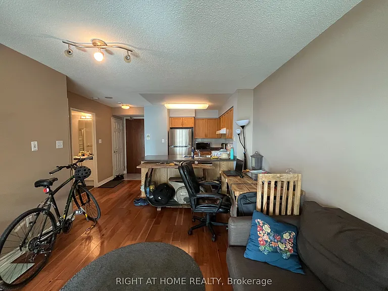 156 Enfield Pl #906 — Photo 8