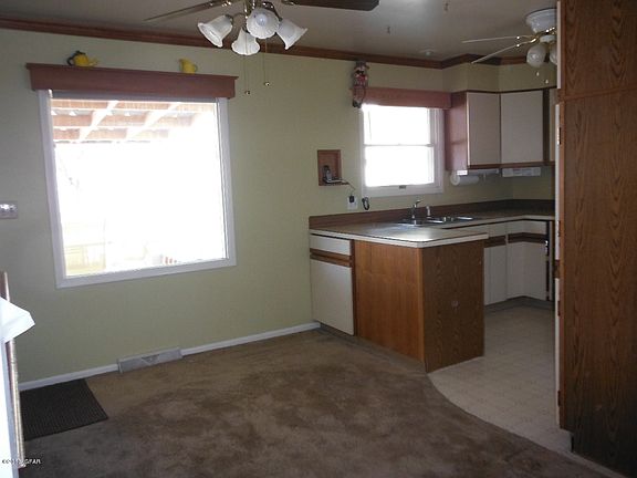 4th image of 325 Carol Dr