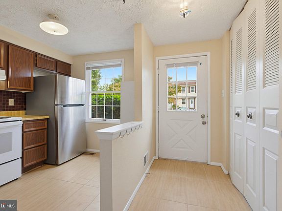 4th image of 8284 Crestmont Cir