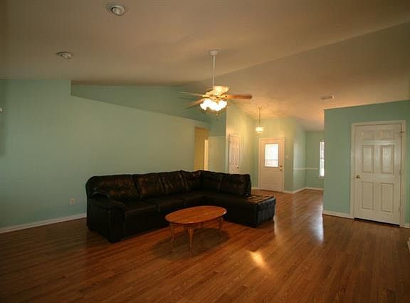 3rd image of 208 Big Bend Blvd