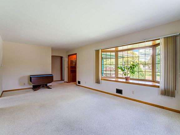 4th image of 1001 E Vine St