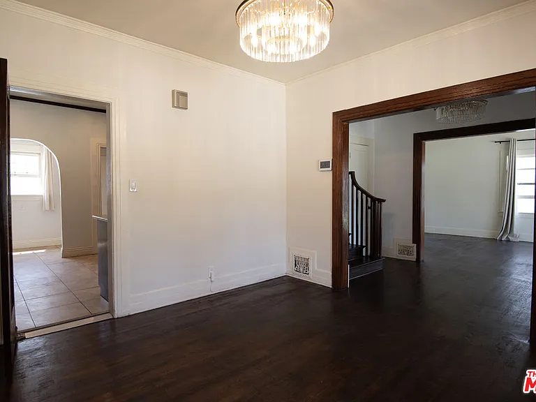 2142 S Victoria Ave — Photo 4