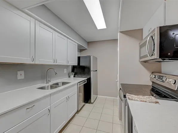 8201 Richmond Ave APT 50, Houston, TX 77063