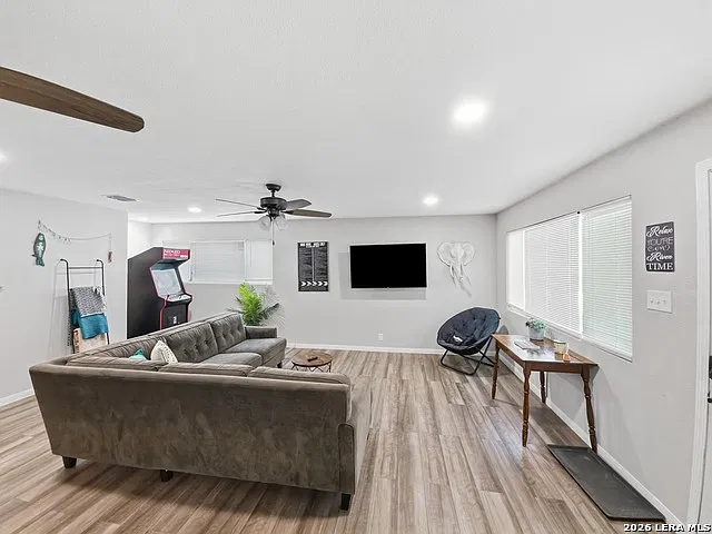 3 bed, 2.0 bath, 3000 sqft, $2,800 — Photo 3