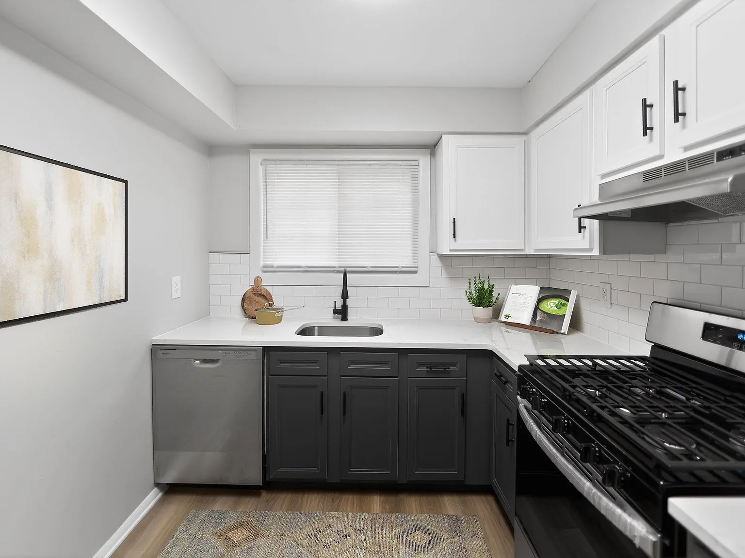 Lake Shore Park Apartments — Photo 4