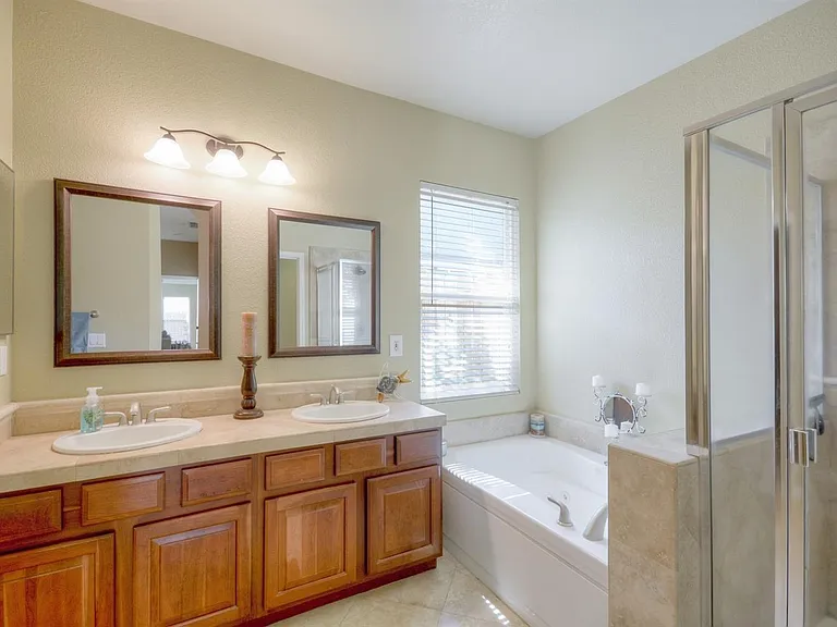 9509 Grasmeer Way — Photo 16