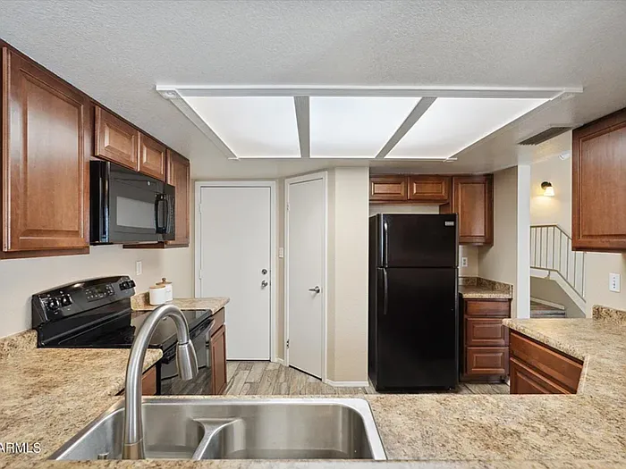 3 bed, 3.0 bath, 1514 sqft, $1,725 — Photo 3
