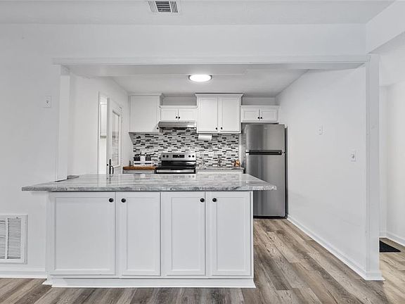 4th image of 1382 Branch Dr