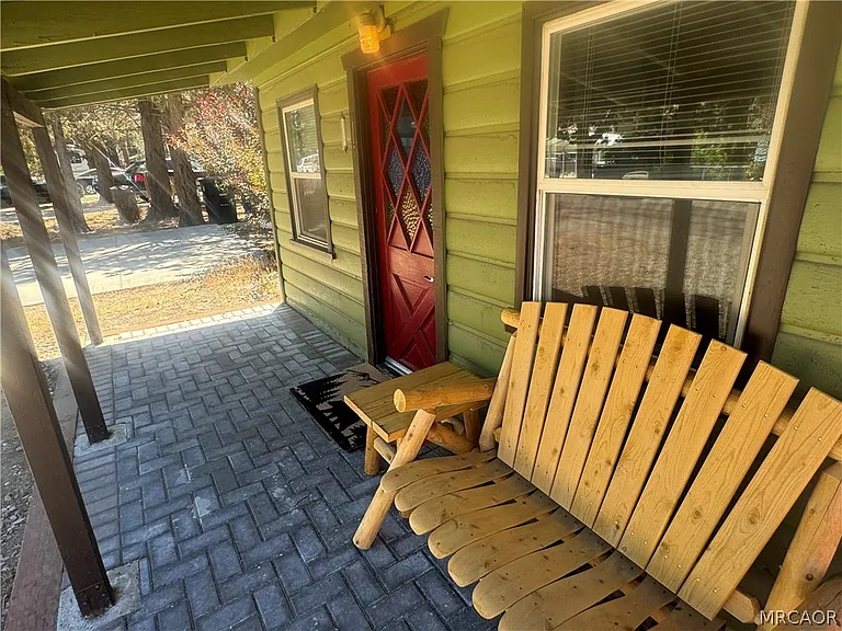 208 E Mountain View Blvd — Photo 2
