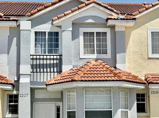 1207 S Beach Cir, Kissimmee, FL 34746