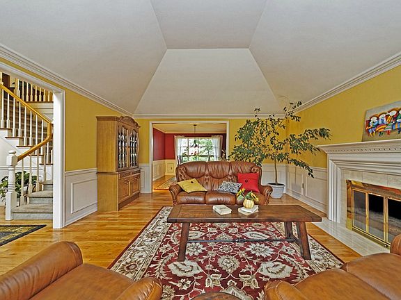 3rd image of 20323 NE 35th St