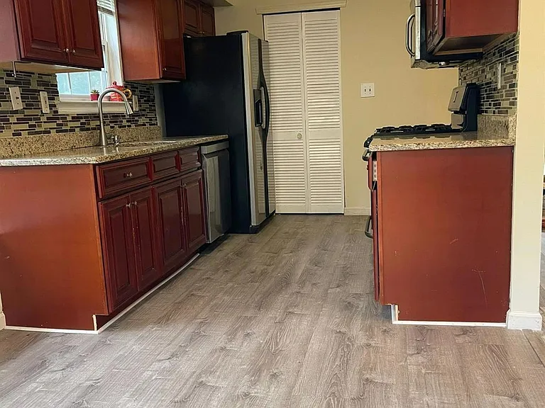 9 Carrie Ct — Photo 14