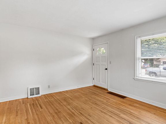 4th image of 2099 Minnehaha Ave E