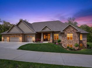 6245 Enclave Ln, Johnston, IA 50131
