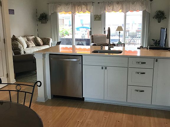 eat in kitchen