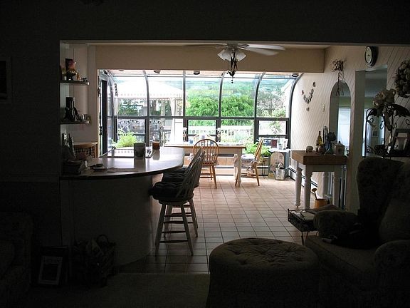 5th image of 12 Woodfern Ln