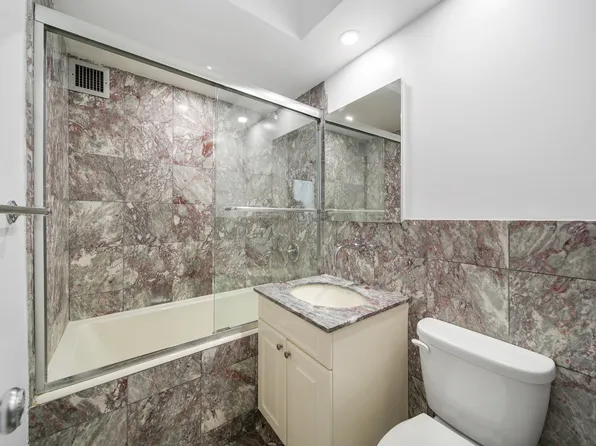 315 West 57th Street image 8 of 28