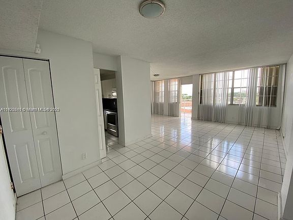 3rd image of 2025 NE 164th St APT 516