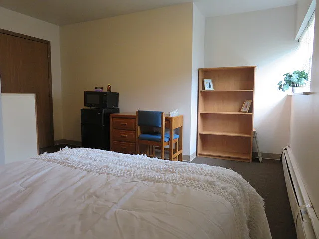 212 E State St — Photo 14