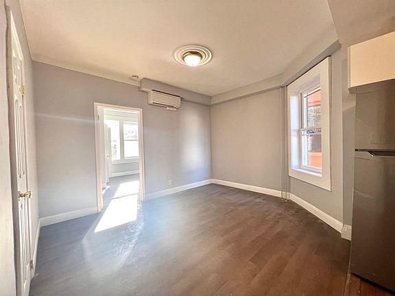 5th image of 934 Pavonia Ave #D