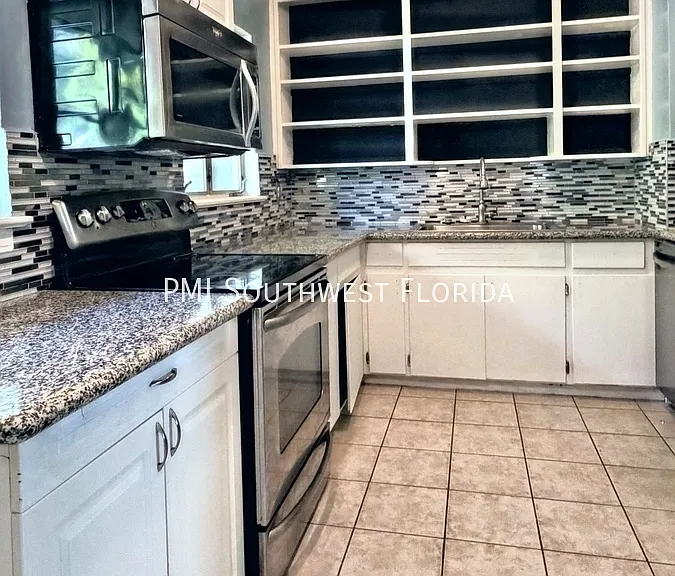 566 S Pelican Dr — Photo 7