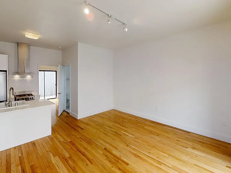 3102 London St #3110 — Photo 7