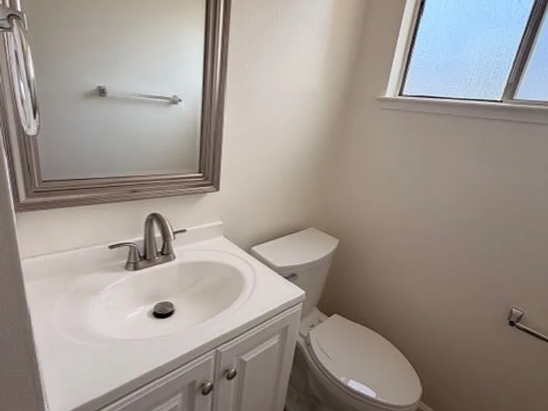Dixon Townhouse — Photo 15