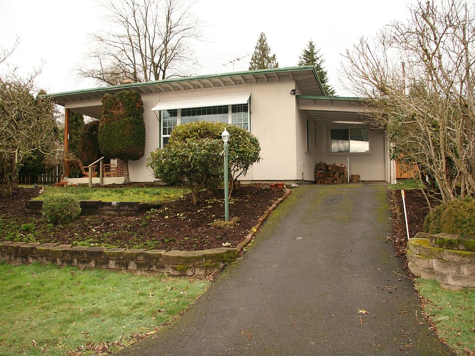 Adorable Marlene Village Bungalow