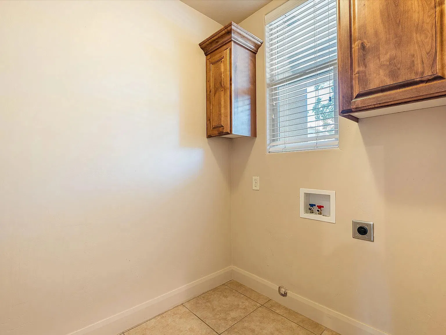 3 bed, 2.5 bath, 1550 sqft, $1,900 — Photo 4