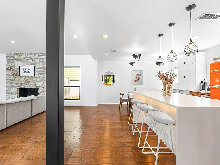 Oak Knoll Dr — Photo 18