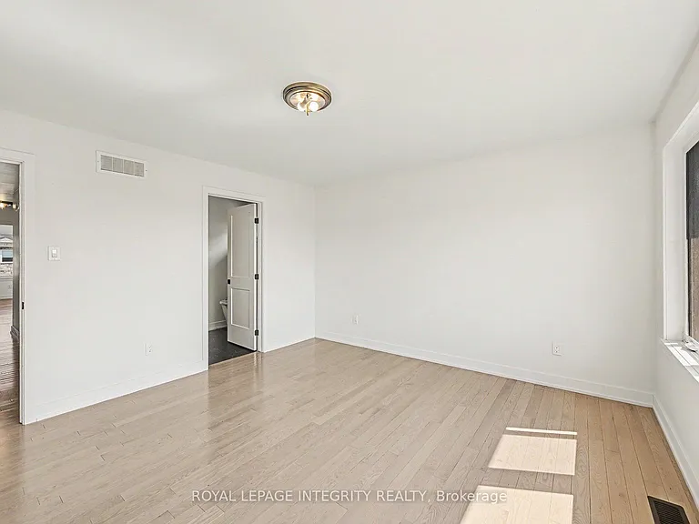 148 Thomas St S — Photo 12