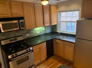 94 Lincoln Ave APT 2E, Riverside, IL 60546