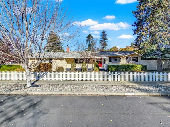 2528 W Pueblo Avenue, Napa, CA 94558