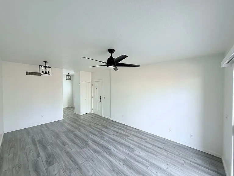 2814 E Kathleen Rd #102 — Photo 4
