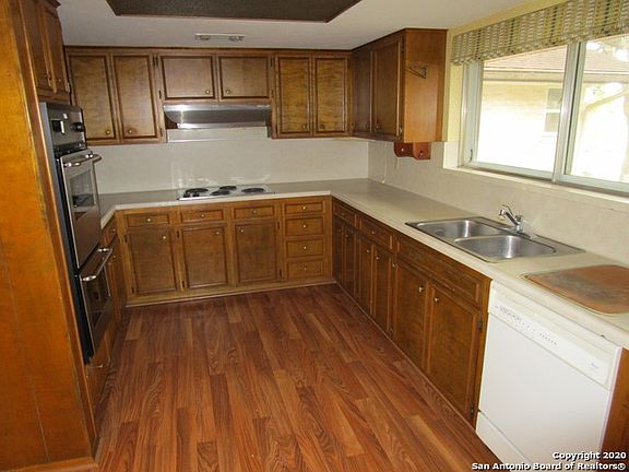 5th image of 606 Crestway Dr