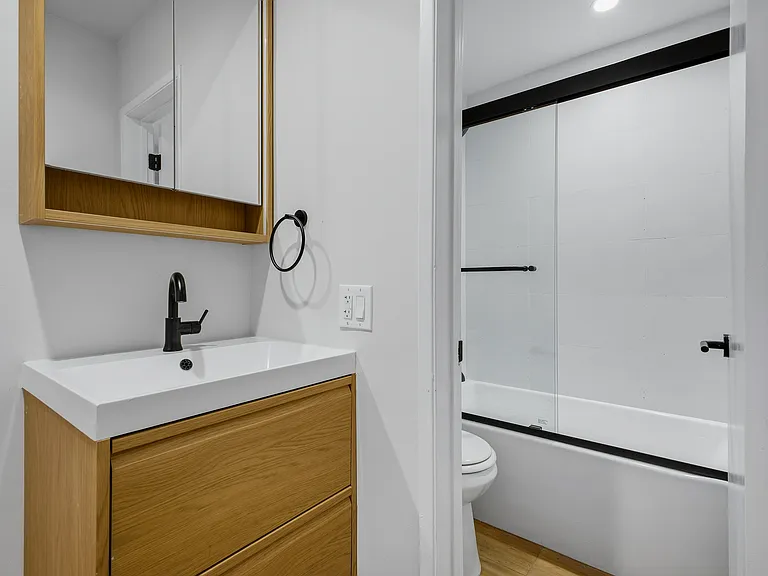 1738 Colby Ave #1 — Photo 18