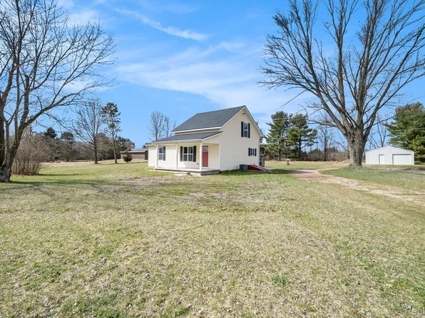 11547 E Silver Lake Rd, Byron, MI 48418