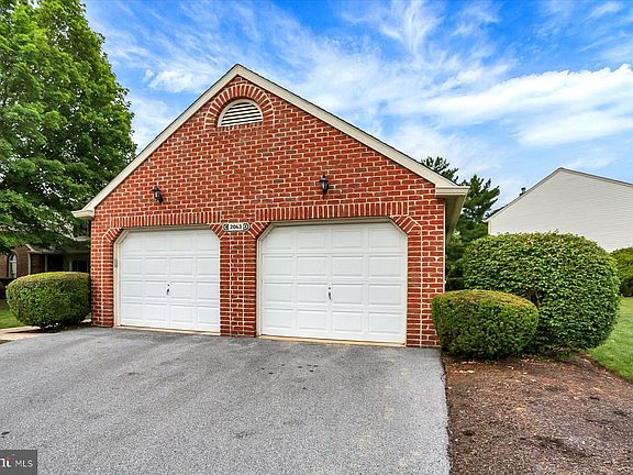 2nd image of 2063D Raleigh Rd