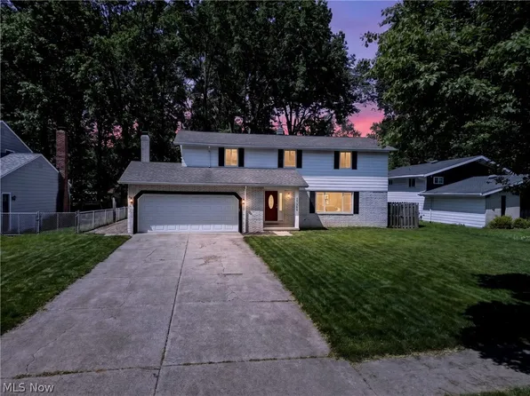 27864 Edgepark Blvd, North Olmsted, OH 44070