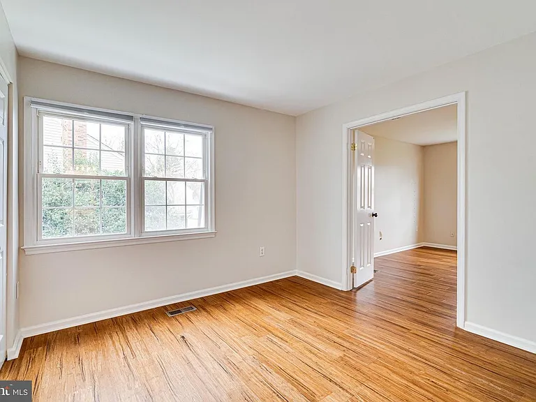 3022 Dower House Dr — Photo 32