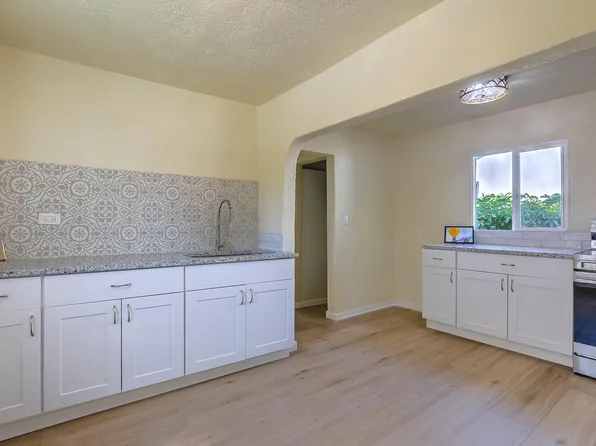 822 Lewis Ave SW, Albuquerque, NM 87102