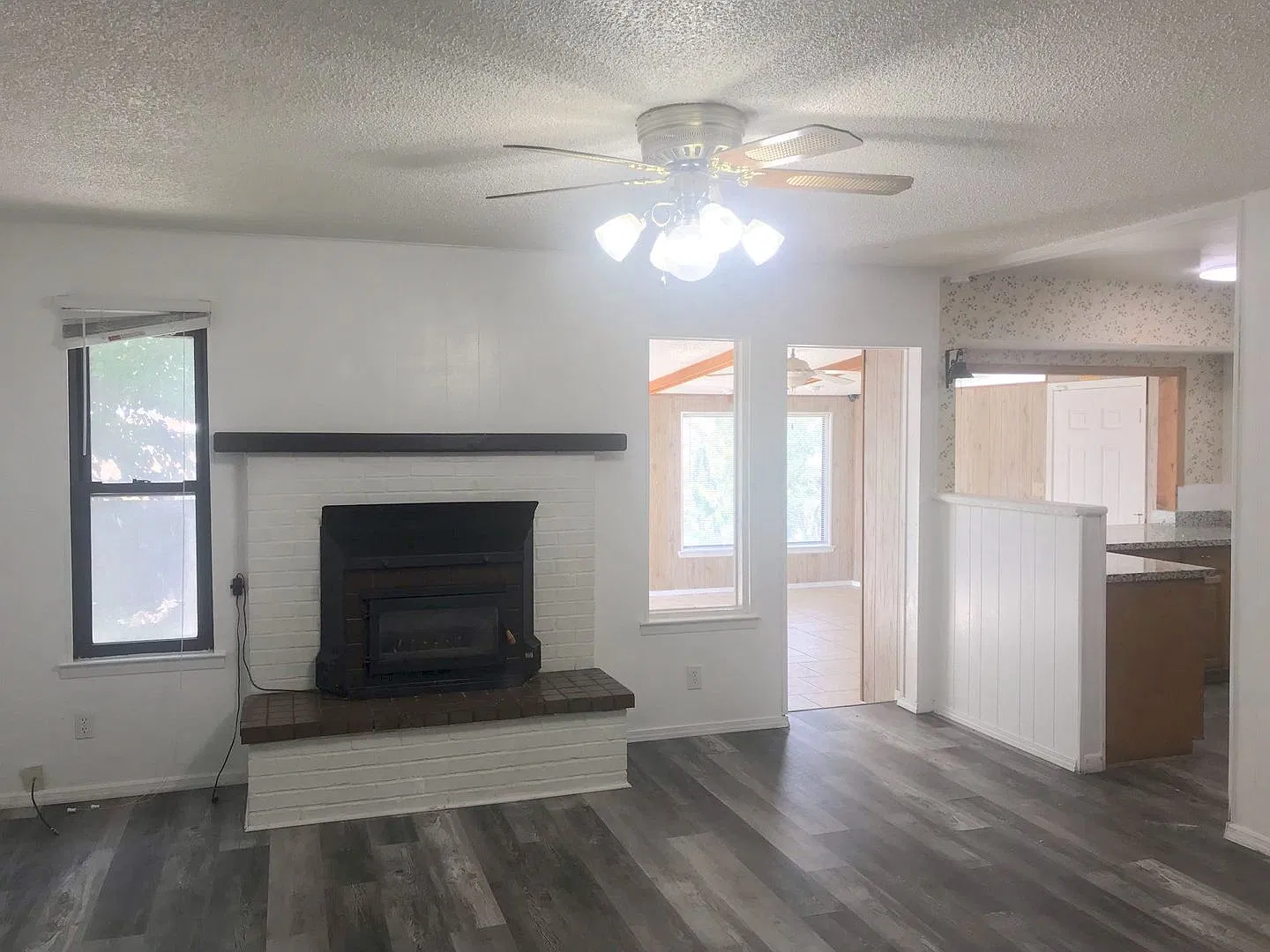Charming 3 bedroom 2 bath home in NE Albuquerque. Near Tramway/Lomas. 2 Car Garage — Photo 1