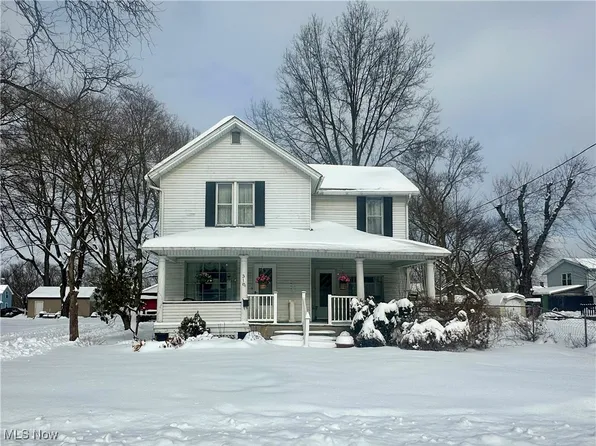 318 W 3rd St, Niles, OH 44446