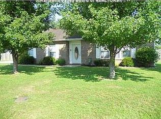 8 Market St, Hurricane, WV 25526