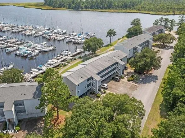2112 Harbourside Drive, New Bern, NC 28560