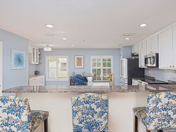 5th image of 1890 SE Interlachen Drive